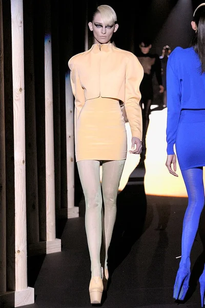 Look 17